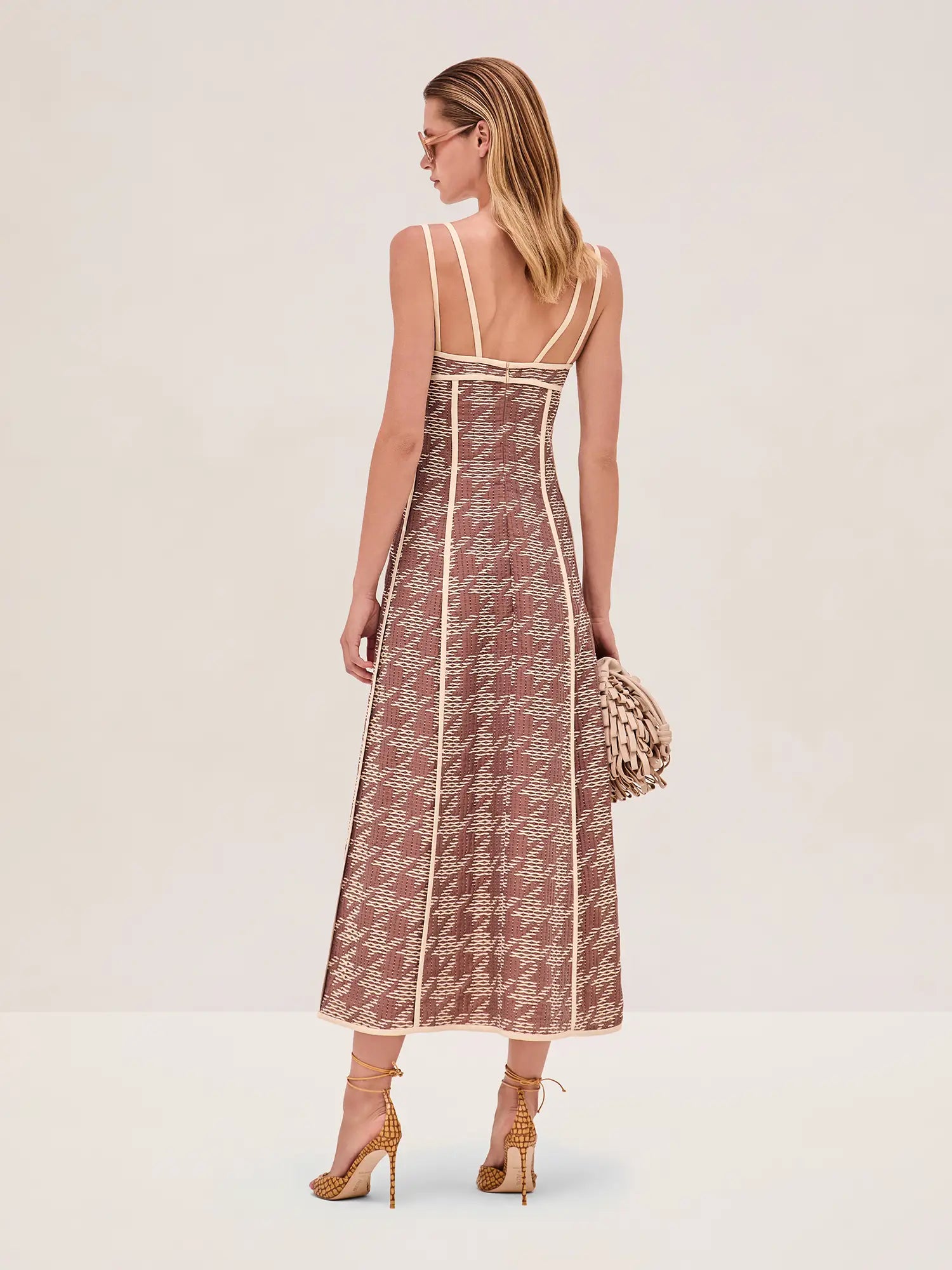 Elegant Bronzen Dress for Special Occasions