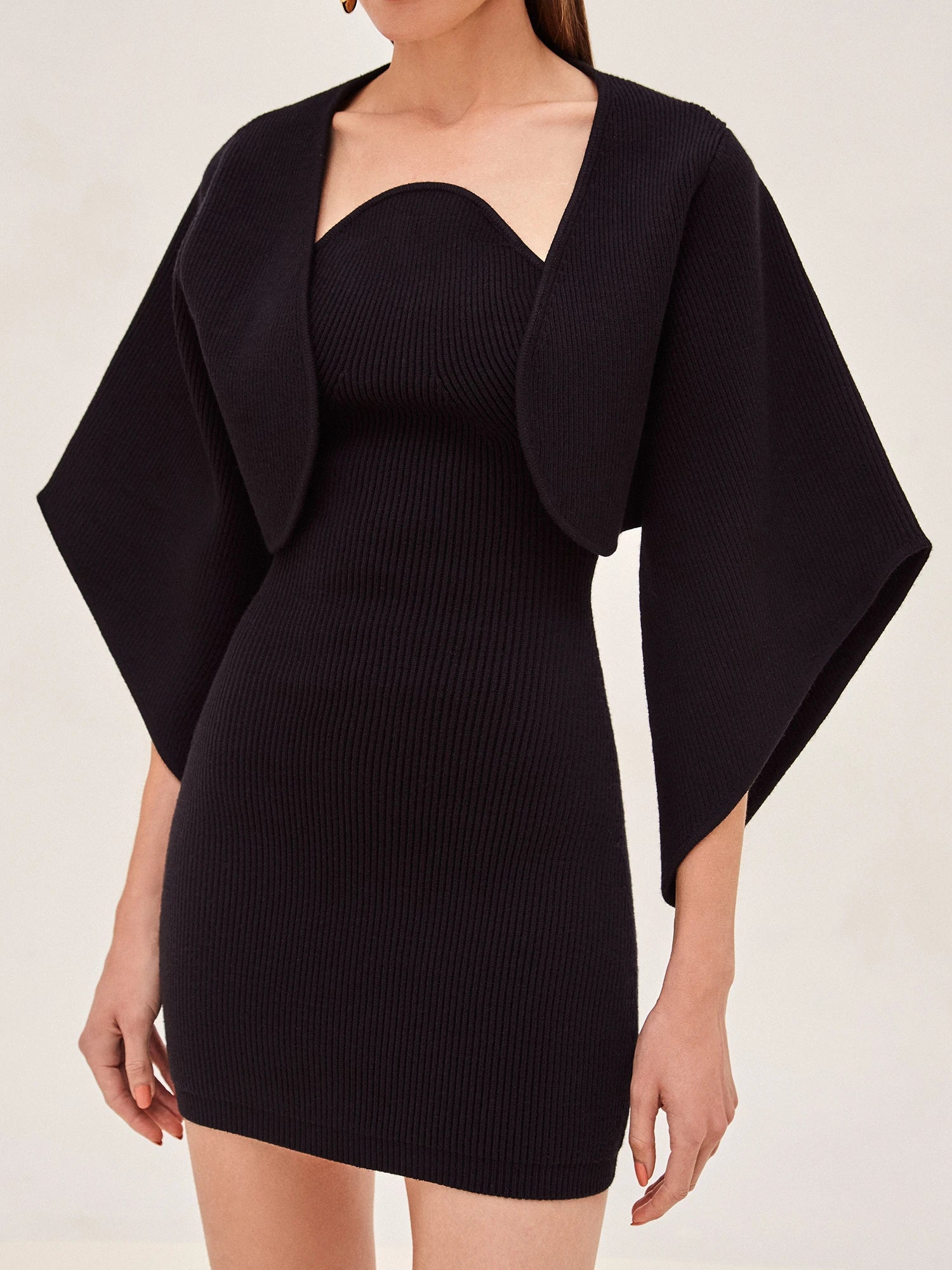 Elegant Russie Capelet for Evening Wear